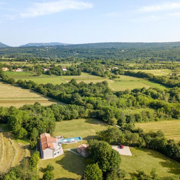 Stone House Barachi (Croatian)